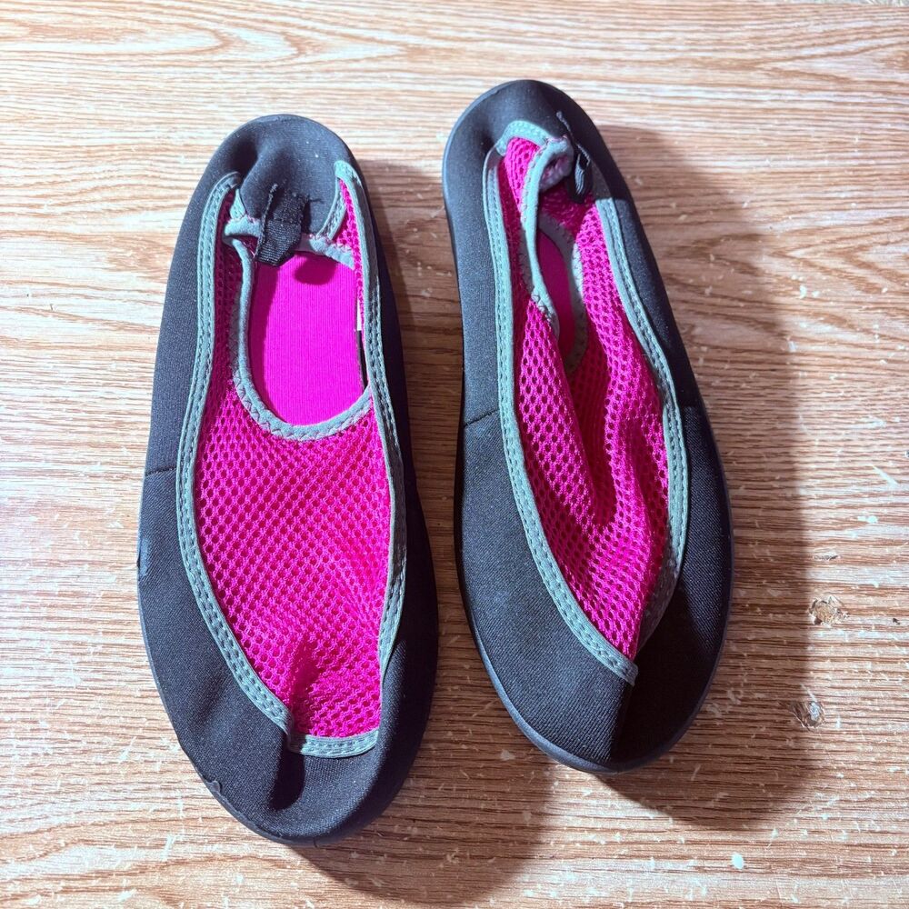 aqua shoes women's 9/10 Pink and black Pair